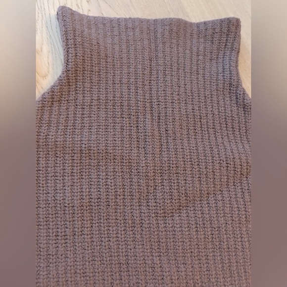 Aritzia Wilfred Montpellier Turtleneck Sweater, Size XXS, Color Cabana, Like New - Picture 6 of 7
